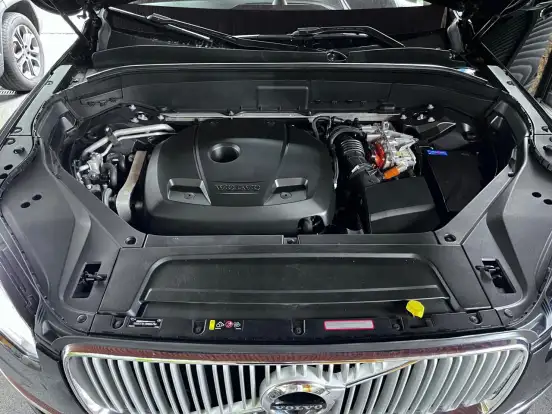 VOLVO-XC90-2017