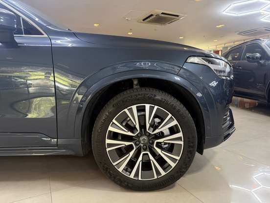 VOLVO-XC90-2019