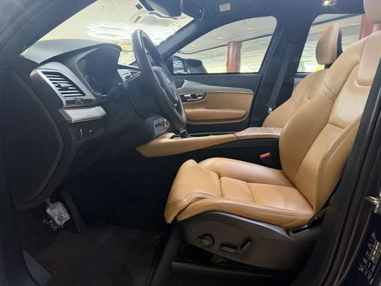 VOLVO-XC90-2019