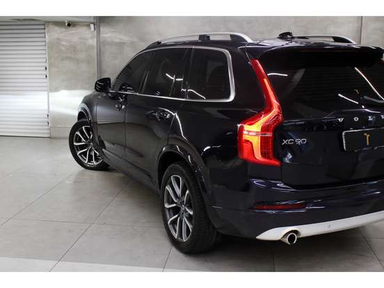 VOLVO-XC90-2018
