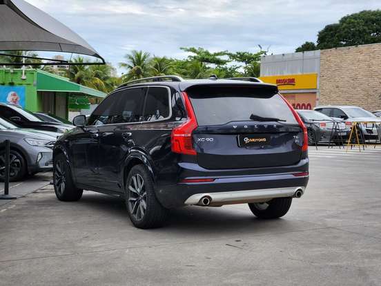 VOLVO-XC90-2018