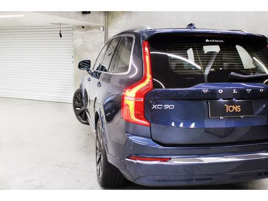 VOLVO-XC90-2023
