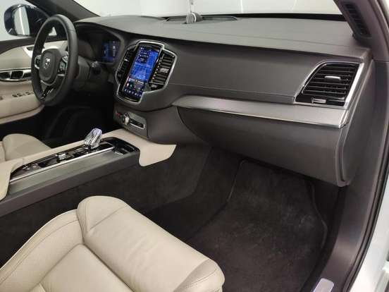 VOLVO-XC90-2023