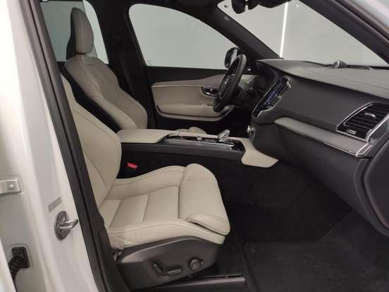 VOLVO-XC90-2023