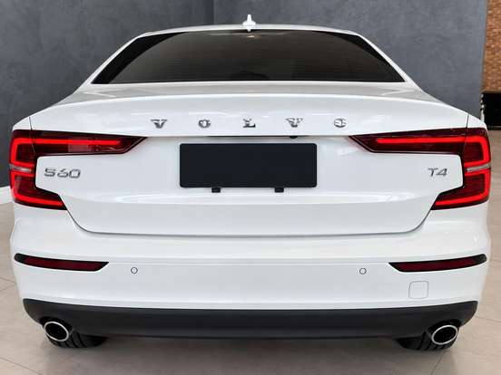 VOLVO-S60-2.0 T4 MOMENTUM GASOLINA 4P AUTOMÁTICO VOLVO-S60-2019