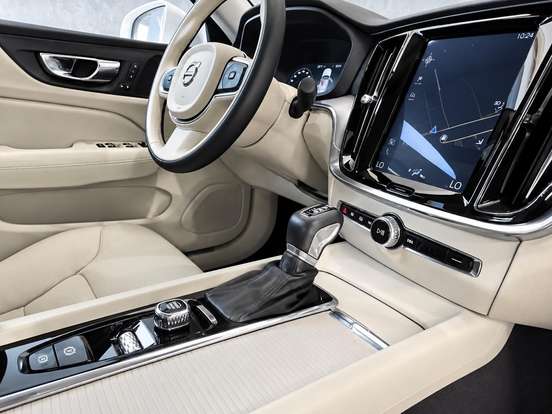 VOLVO-S60-2.0 T4 MOMENTUM GASOLINA 4P AUTOMÁTICO VOLVO-S60-2019