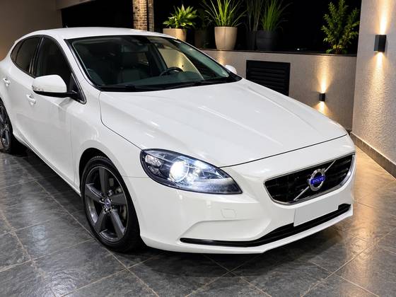 VOLVO V40 2.0 T4 KINETIC GASOLINA 4P AUTOMÁTICO