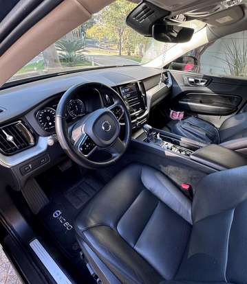 VOLVO-XC60-2018