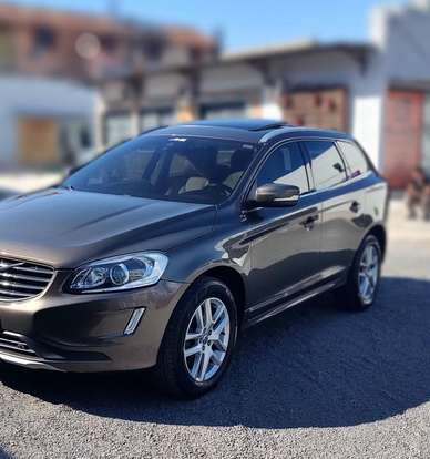 VOLVO-XC60-2017