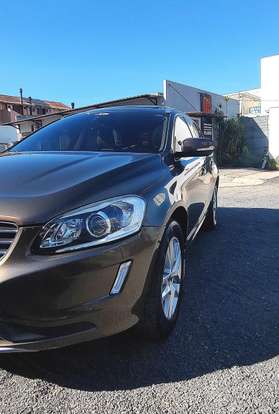 VOLVO-XC60-2017