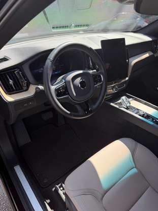 VOLVO-XC60-2025
