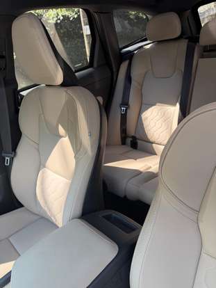 VOLVO-XC60-2025