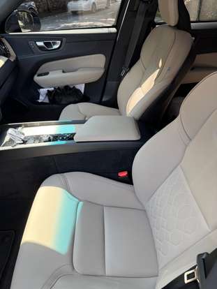 VOLVO-XC60-2025