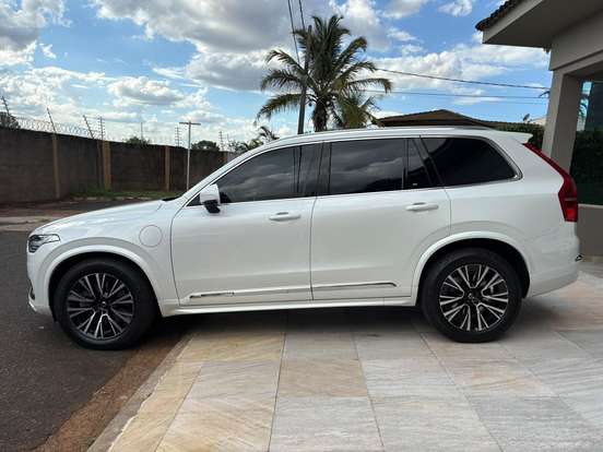 VOLVO-XC90-2023