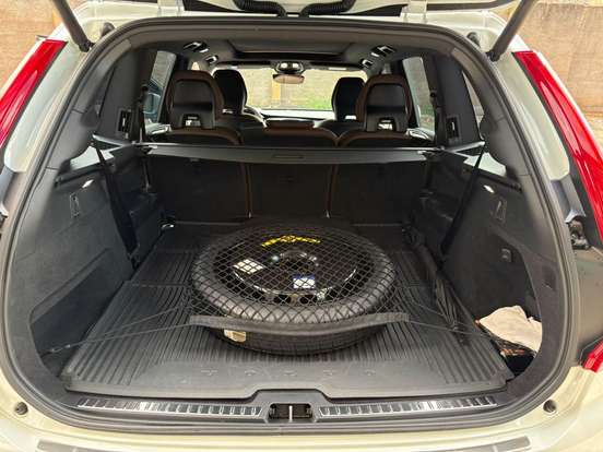 VOLVO-XC90-2023