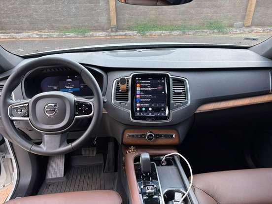 VOLVO-XC90-2023