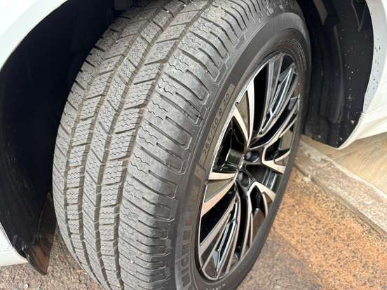 VOLVO-XC90-2023