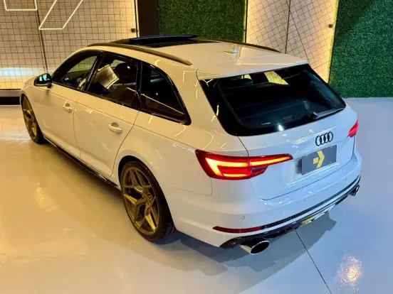 AUDI-A4-2019