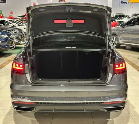 AUDI-A4-2020