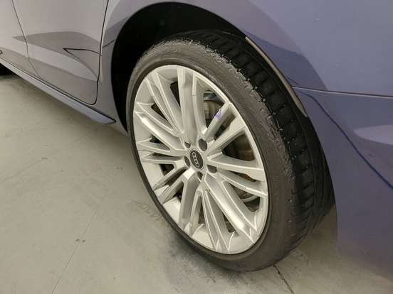 AUDI-A4-2022