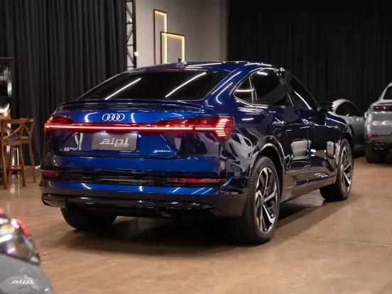 AUDI-E-TRON-2021
