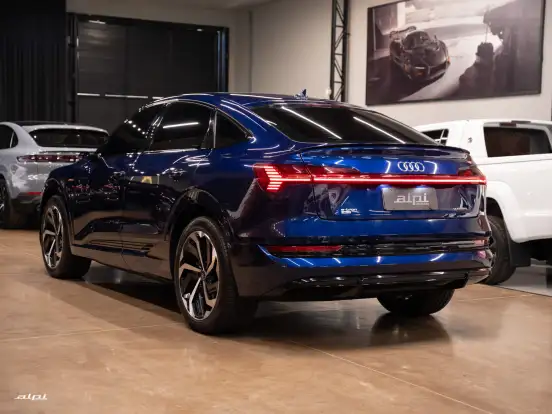 AUDI-E-TRON-2021
