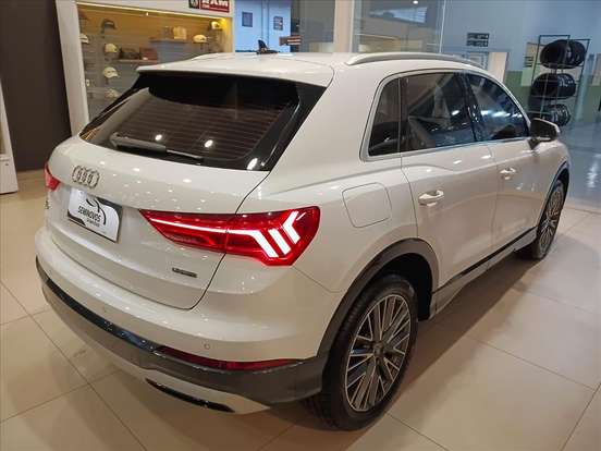 AUDI-Q3-2024