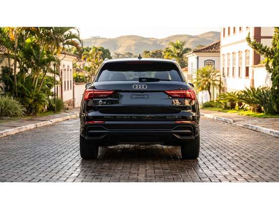 AUDI-Q3-2023