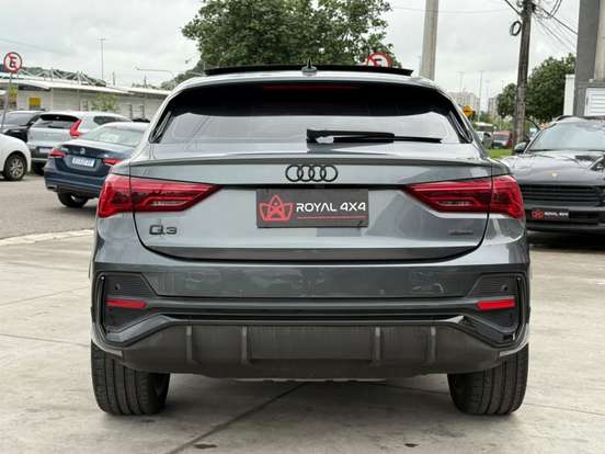 AUDI-Q3-2024