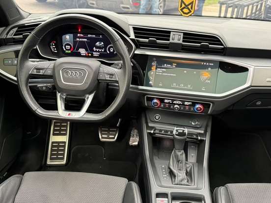 AUDI-Q3-2024