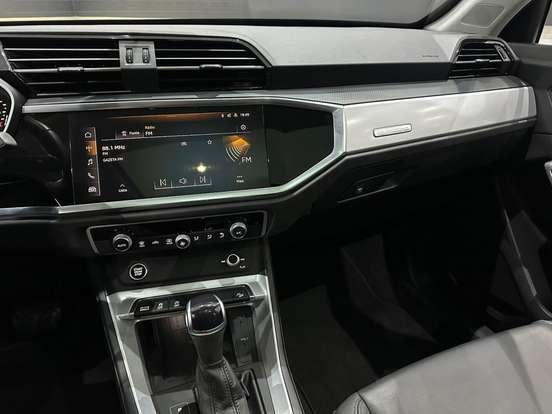 AUDI-Q3-2022