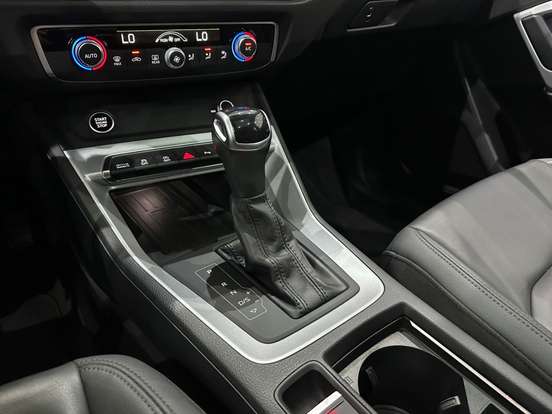 AUDI-Q3-2022