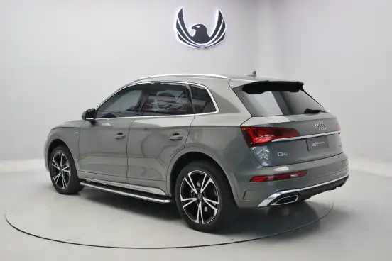 AUDI-Q5-2023