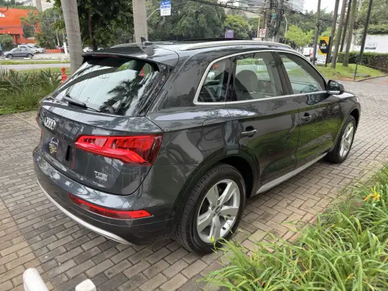 AUDI-Q5-2017