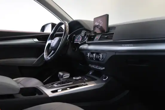 AUDI-Q5-2019