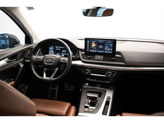 AUDI-Q5-2021