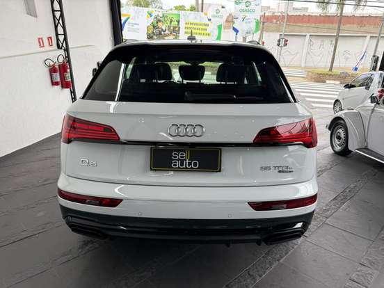 AUDI-Q5-2022