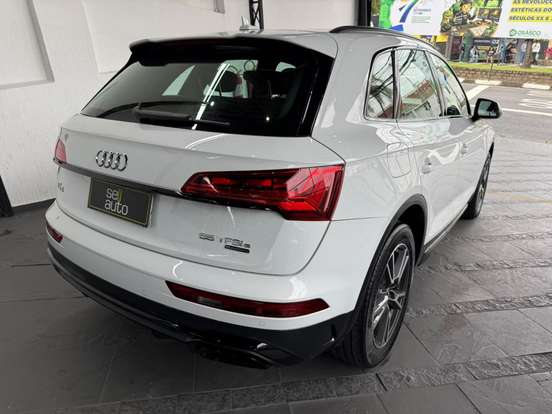 AUDI-Q5-2022