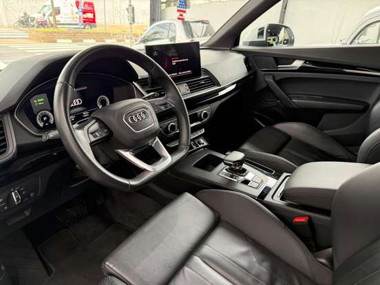 AUDI-Q5-2022