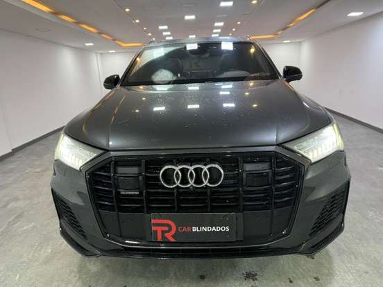 AUDI-Q7-2023