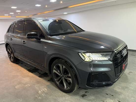AUDI-Q7-2023