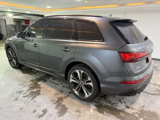 AUDI-Q7-2023