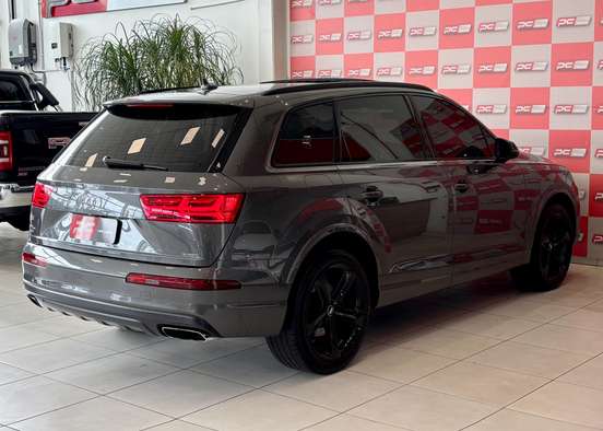 AUDI-Q7-2019