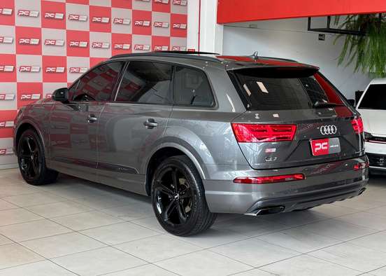 AUDI-Q7-2019