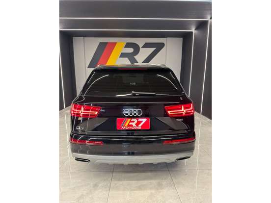 AUDI-Q7-2018