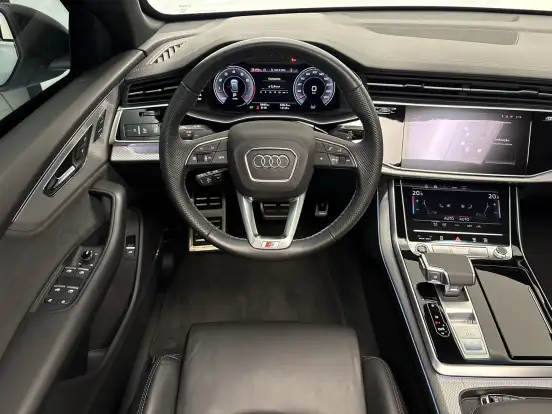 AUDI-Q8-2024