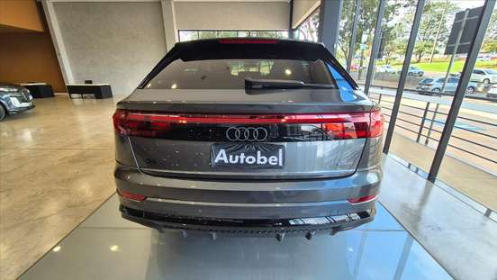 AUDI-Q8-2025