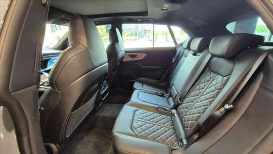 AUDI-Q8-2025