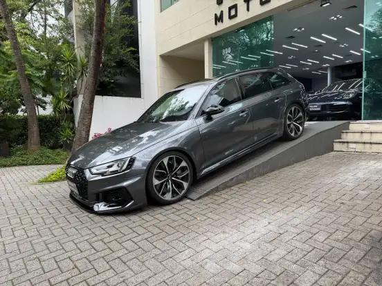 AUDI-RS4-2019