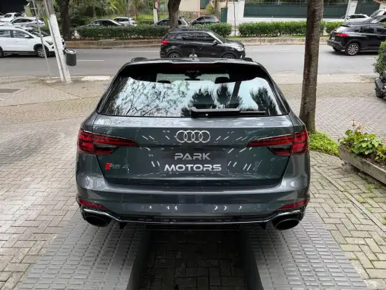 AUDI-RS4-2019